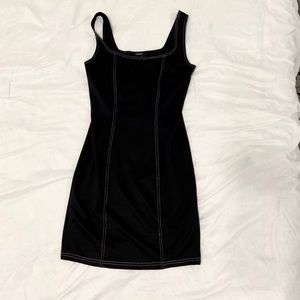Mini black dress / white embroidery